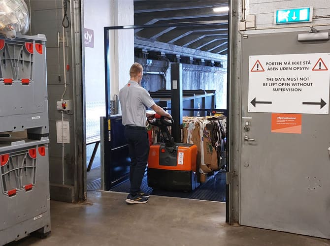 Worker putting goods onto lift